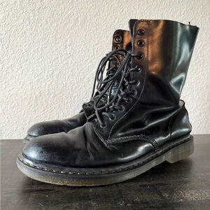 Black 1490 Doc Marten Boots